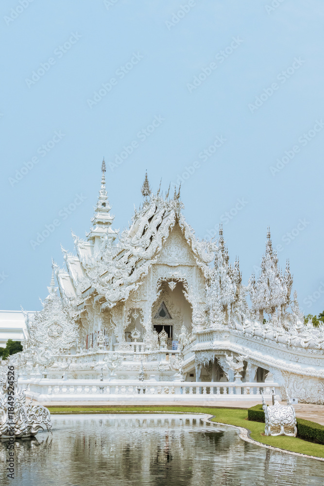 Naklejka premium Beautiful modern Buddhist architecture at the White Temple in Northern Thailand, Wat Rong Khun