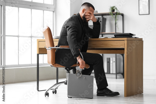 Businessman handcuffed to f...