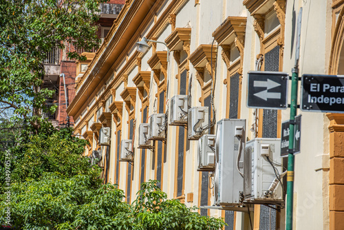 Quadro em tela Asuncion, Paraguay, a city of contrasts and buildings in need of reconstruction