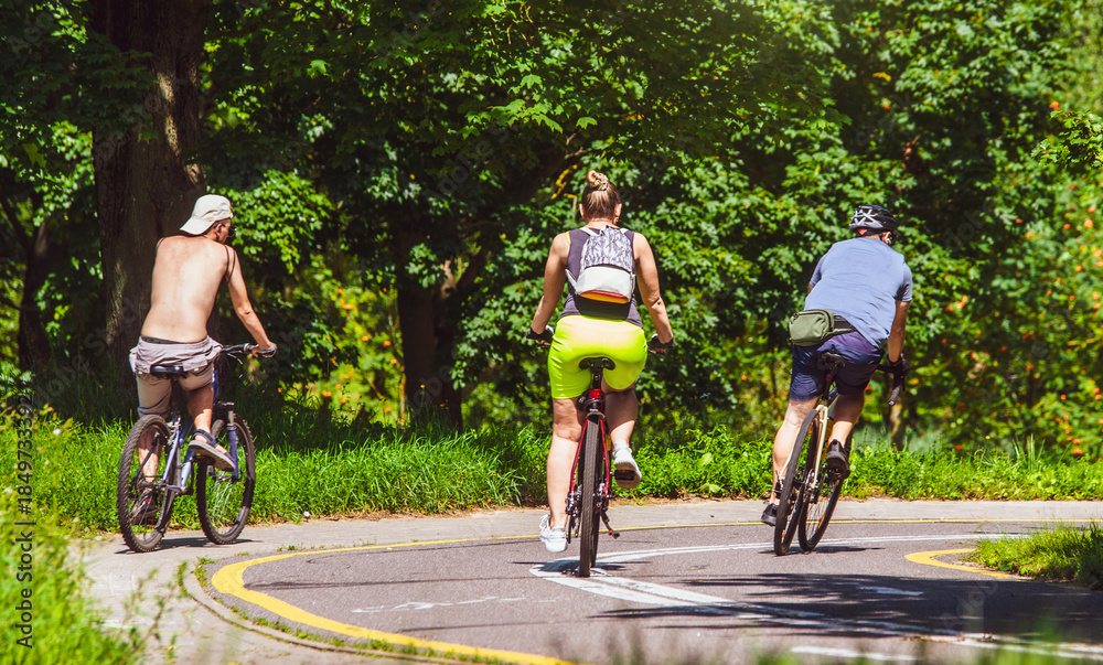 Naklejka premium Cyclists ride on the bike path in the city Park 