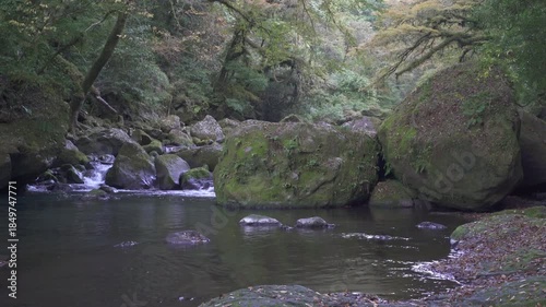 菊池渓谷の紅葉ヶ瀬の風景