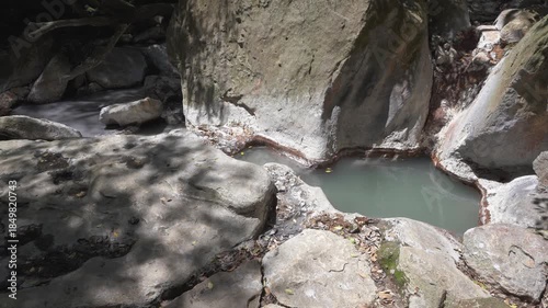 霧島温泉最古の岩風呂 目の湯の風景