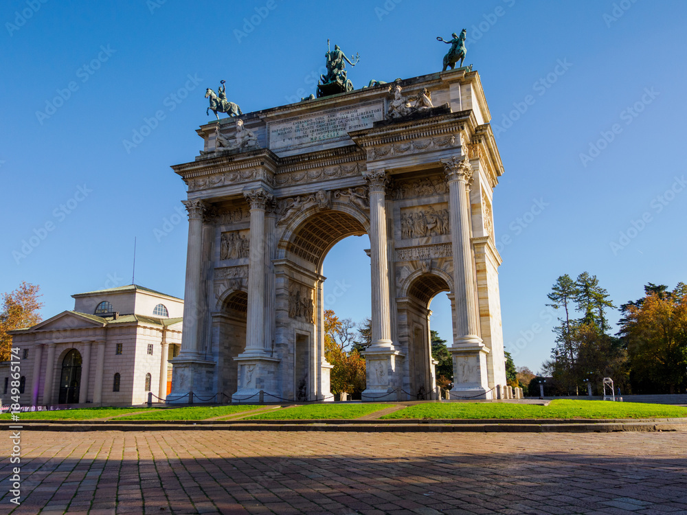 Obraz premium Milan, Italy: Arco della Pace, historic arch