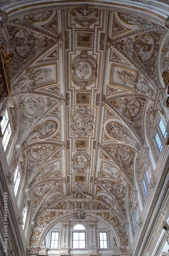 Fototapeta premium Cordoba, Spain 03.27.2019: Interni from Moschea to Cordova. Interior of Moschea