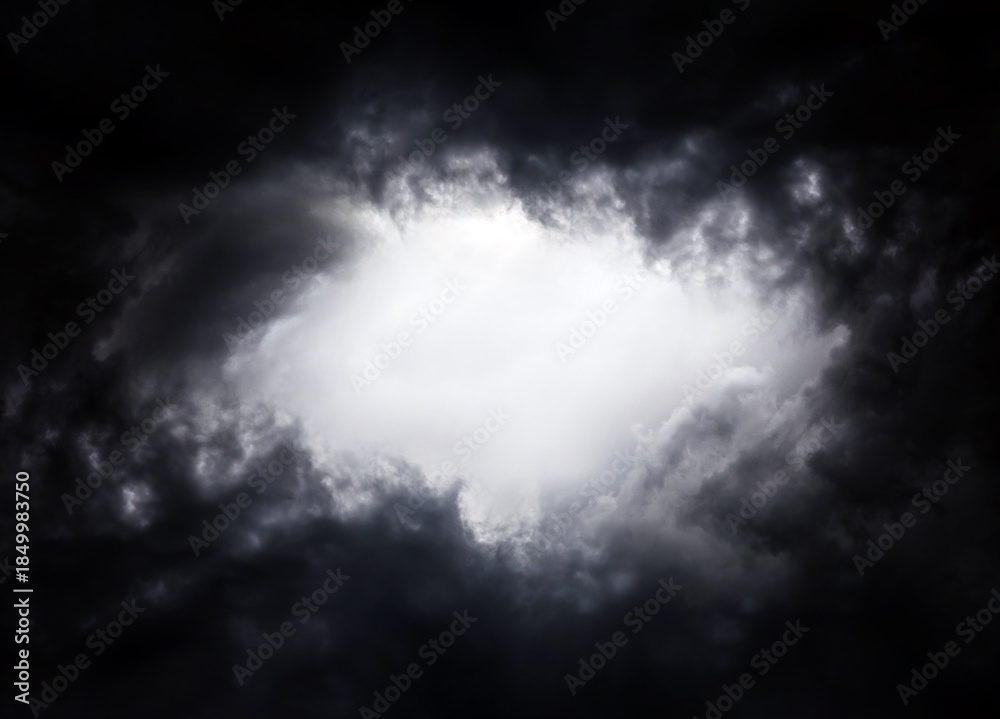 Obraz premium Hole in the Dramatic Clouds