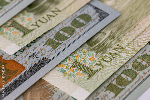 Foto Macro Close Up of Chinese Yuan Banknotes with 1 Yuan and 100 Denomination Detail