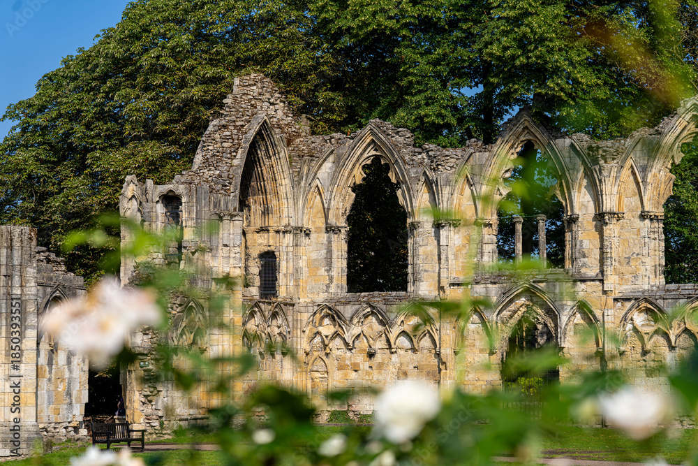Obraz premium St Mary's Abbey, Chancel apse of Norman church (Abbey Church) – ruins of an old cathedral in the center of York, England