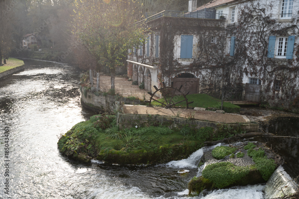 Obraz premium Buildings small vineyard on the Dronne River, Brantome, Brantome-en-Perigord, France