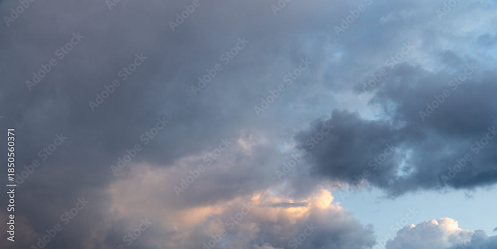 Obraz premium Dramatic storm clouds for the background. Isolated summer storm clouds before a thunderstorm. Dark storm clouds before the rain. Bad weather. A heavenly landscape of clouds in the sky on a rainy day.