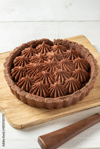 Fotografie 生チョコ, 生チョコタルト, タルトケ－キ, チョコレ－ト, 焼き菓子, スイ－ツ, デザ－ト, 甘い, 自家製, クリ－ム, アップ, 俯瞰, ウッド