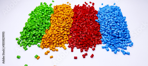 Bild auf Leinwand Colorful polymer plastic masterbatch pellets arranged by shade, showcasing high-