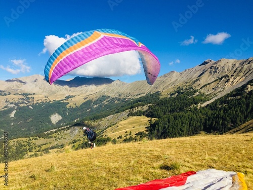 Φωτογραφία paragliding take-off in the mountains