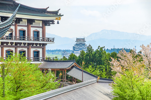 清大寺・越前大仏大仏殿と勝山城博物館の眺め（福井） / A View of Seidaiji Temple, Echizen Daibutsu Daibutsuden and Katsuyama Castle Museum (Fukui)