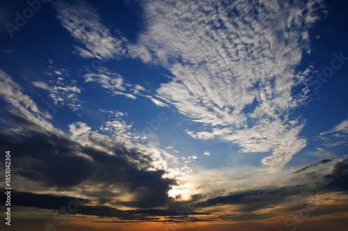 Dramatic Cloudy Sky Background with Natural Light and Atmospheric Clouds