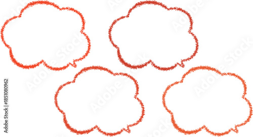 少しずつ異なった色の雲の形をした吹き出しセット。オレンジ色、黄色、１枚に４色ある吹き出し。クレヨンで描いたようなふきだし。