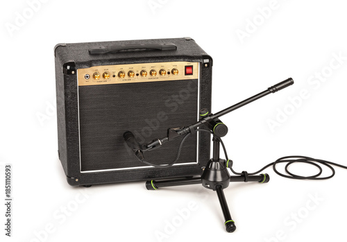 Φωτογραφία guitar amp mic stand path isolated on white