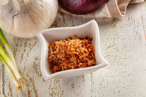 Roasted dry golden dehydrated onion