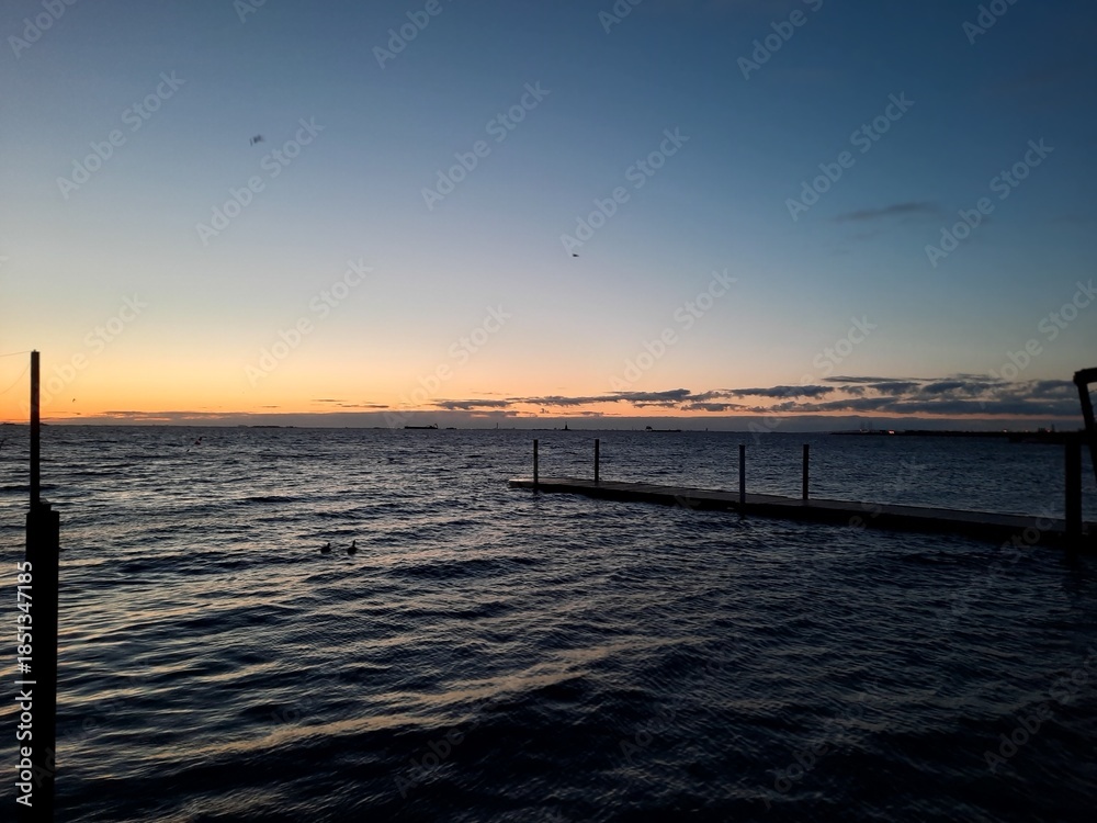 Obraz premium sunset at the pier