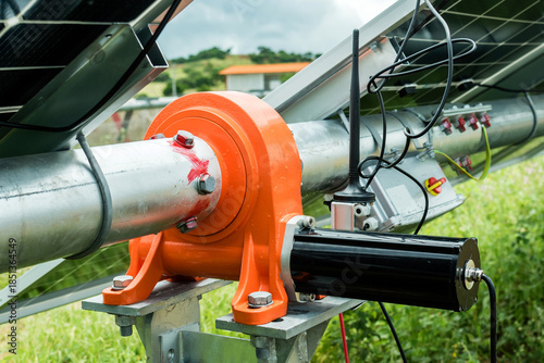 Foto Rotor motor with antenna for automated drive gearing for single-axis horizontal solar tracking system