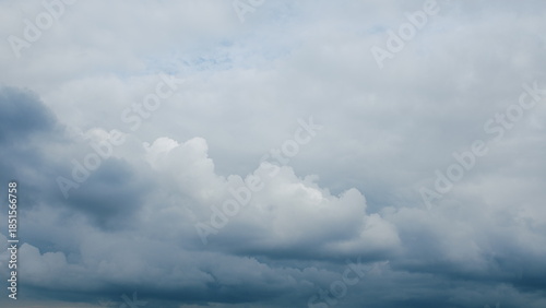 Canvas-taulu Varied and captivating Cloud Formations create an Overcast atmosphere in the sky