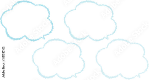 青系のクレヨンで描いた吹き出しセット。雲の形をしたかわいい手描き風のふきだし。青系の異なる色が4色ある。