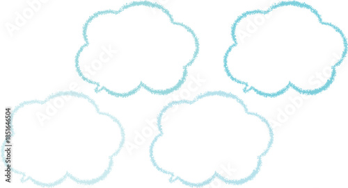 青系のクレヨンで描いた吹き出しセット。雲の形をしたかわいい手描き風のふきだし。青系の異なる色が4色ある。