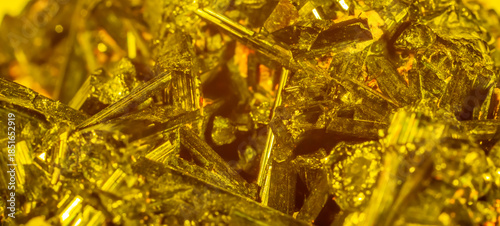 Fotografi Golden crystal mineral stone