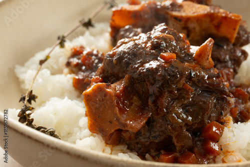 Εκτύπωση καμβά A closeup view of a plate of braised oxtail and rice.