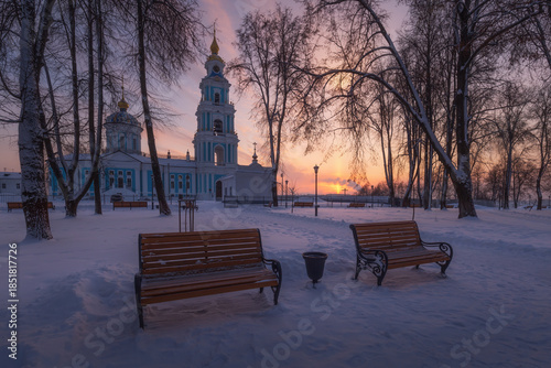 Konstfotografi A beautiful sunset in the church park on a frosty winter evening