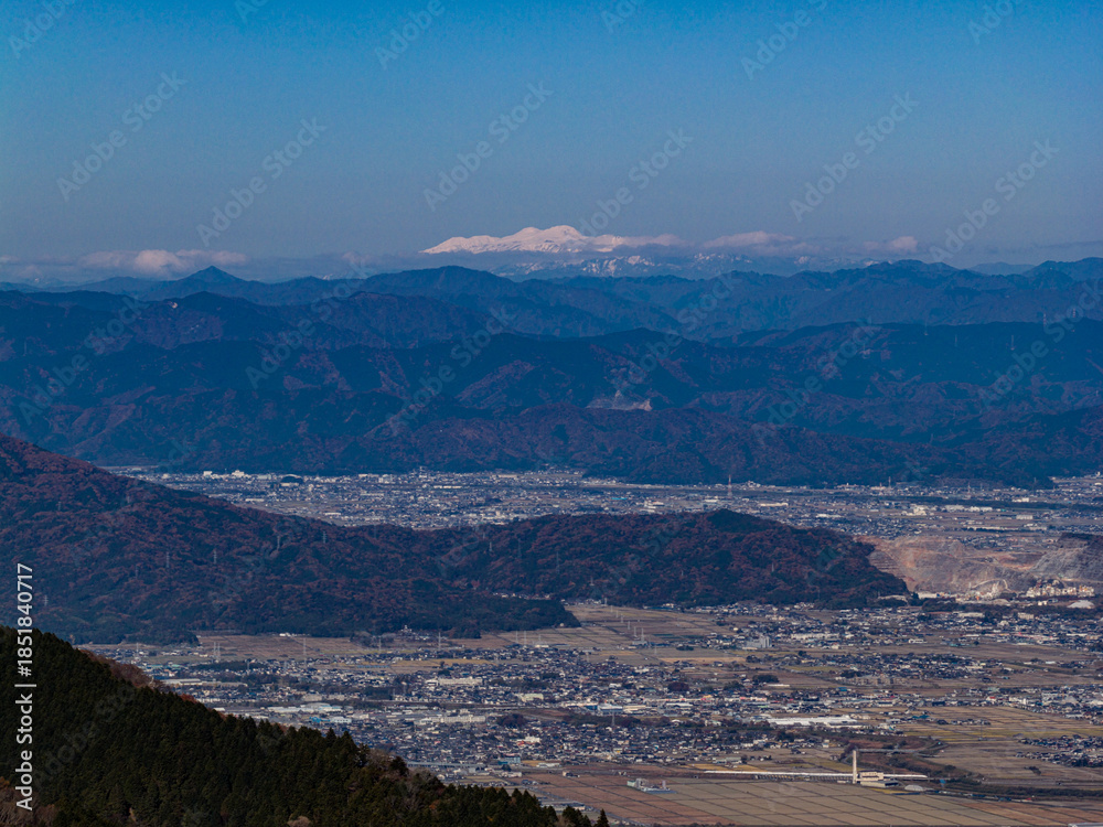 Fototapeta premium 小倉山展望台から望む濃尾平野（ドローンによる空撮）