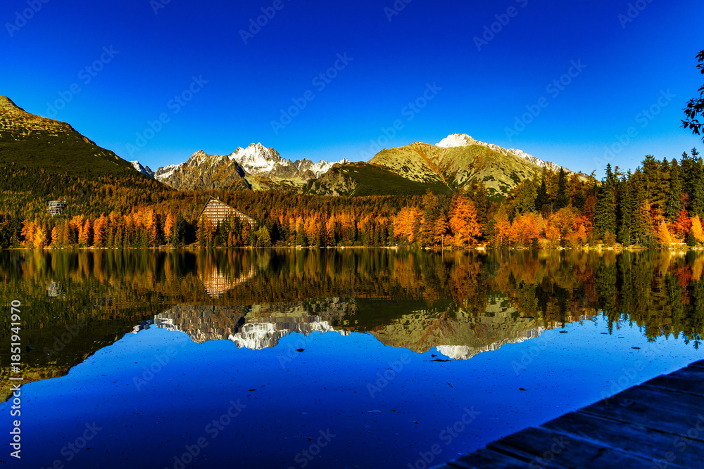 Fototapeta premium Majestic High Tatra mountains panorama reflected in lake during autumn