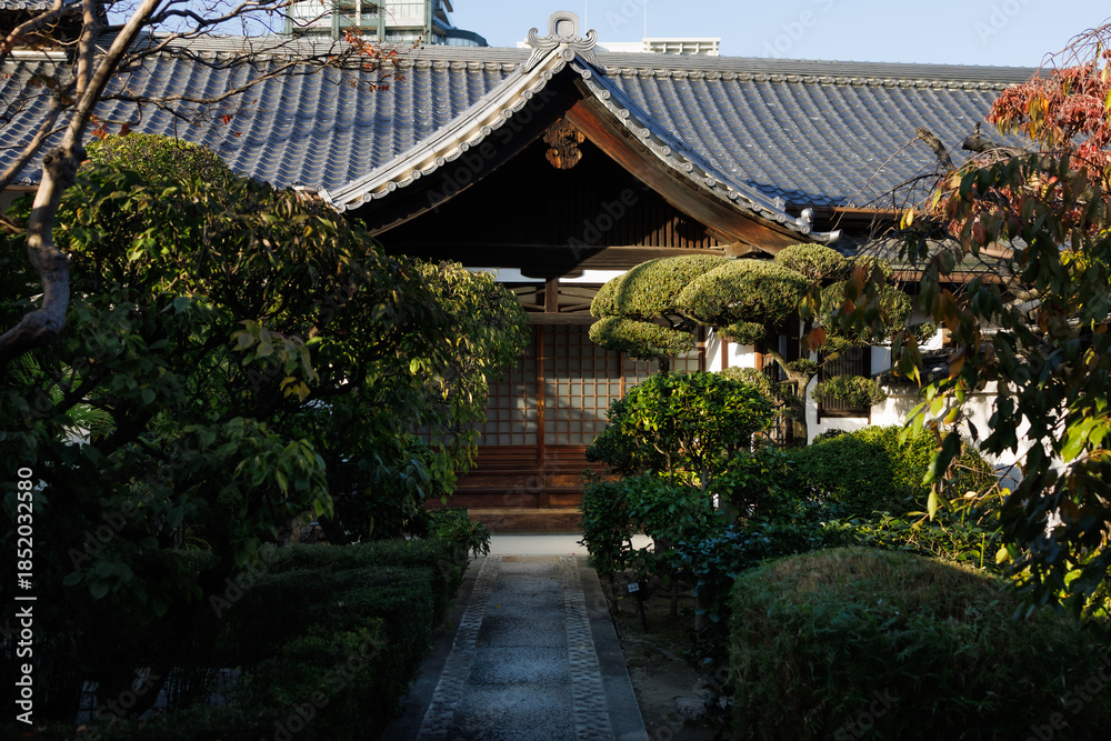 Fototapeta premium Osaka. Traditional Japanese House with Wooden Sliding Doors, Garden Path, and Stone Steps