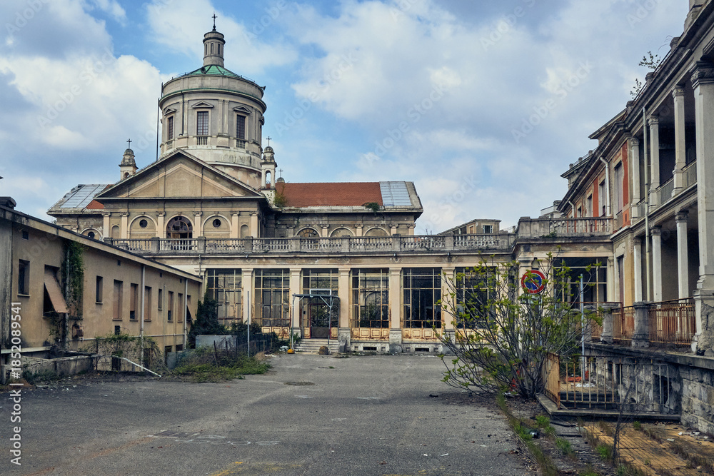Obraz premium Abandoned historic hospital with domed roof