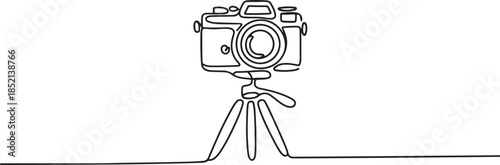 continuous line drawing of retro film camera on tripod. single line drawing of vintage film camera. one line Icon drawing