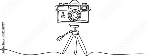 continuous line drawing of retro film camera on tripod. single line drawing of vintage film camera. one line Icon drawing