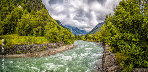 Photos Fiume Dora Baltea (river) flowing through Aosta valley with mountains and cloudy