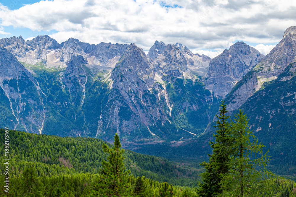 Fototapeta premium Majestic Dolomites mountain landscape near Lake Misurina