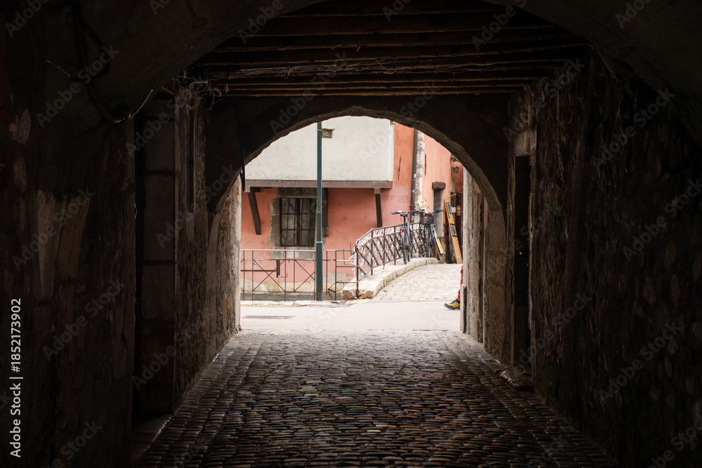 Obraz premium Old tunnel walkway in historic medieval house in the center of Annecy in France
