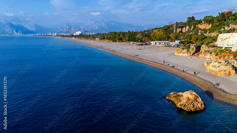 Obraz premium Antalya's world-famous cliffs. Mediterranean Sea.