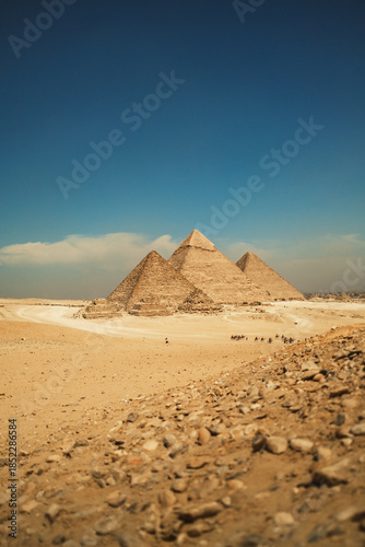 Quadro em tela Timeless Landscape with the Great Pyramids Under Blue Sky