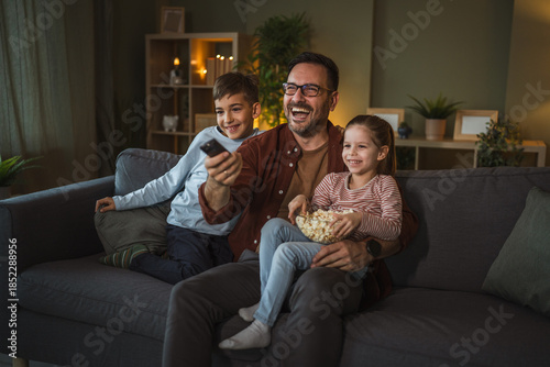 Fényképezés Father and children watching movie on tv at home