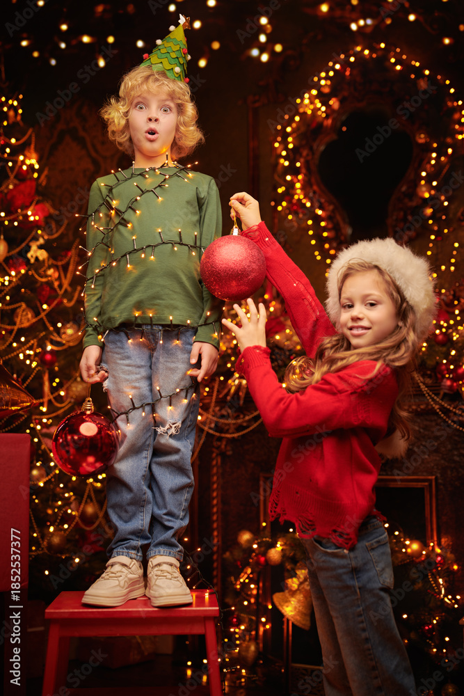 Obraz premium Kids Christmas Tree