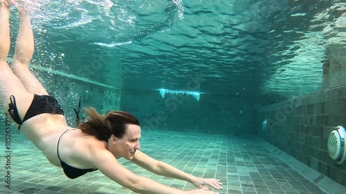 Underwater swimming practice in a training pool