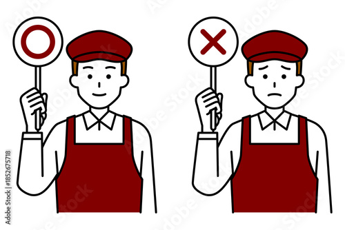 ○×マークを掲げるカフェの男性店員