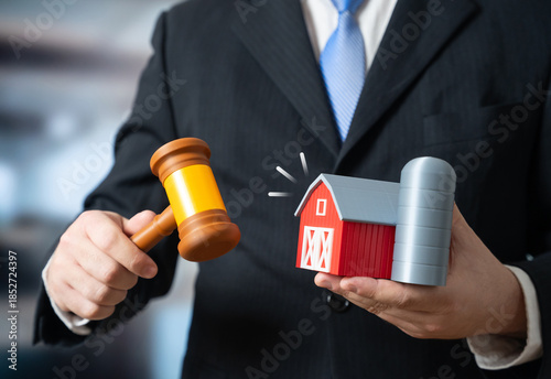 фотографія Court ruling on the farm