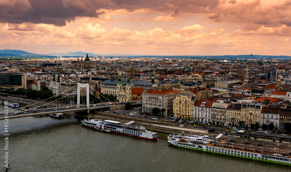 Fototapeta premium Amazing View Of The Central Part Of Budapest At Sunset With The Main Attractive Places Of The City