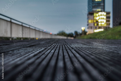 Holzsteg im Medienhafen