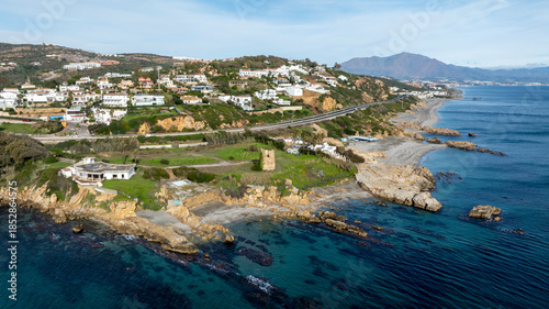 Vista aérea de la playa de Chullera en la costa del sol de Málaga, España