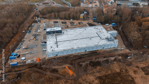 Φωτογραφία Aerial drone view of industrial warehouse construction site — prefabricated logi