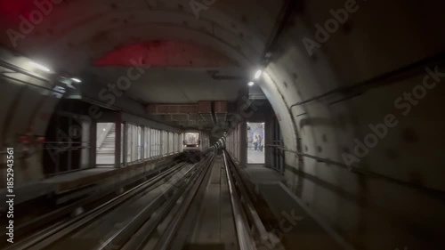 tunnel métro arrivée vidéo 4K